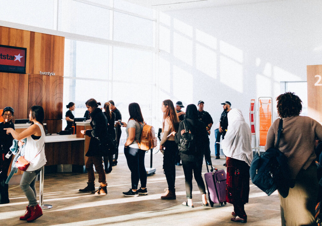 Kontrola příručního zavazadla na letišti